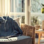 Comment adopter un mode de vie responsable avec des vêtements et objets revalorisés